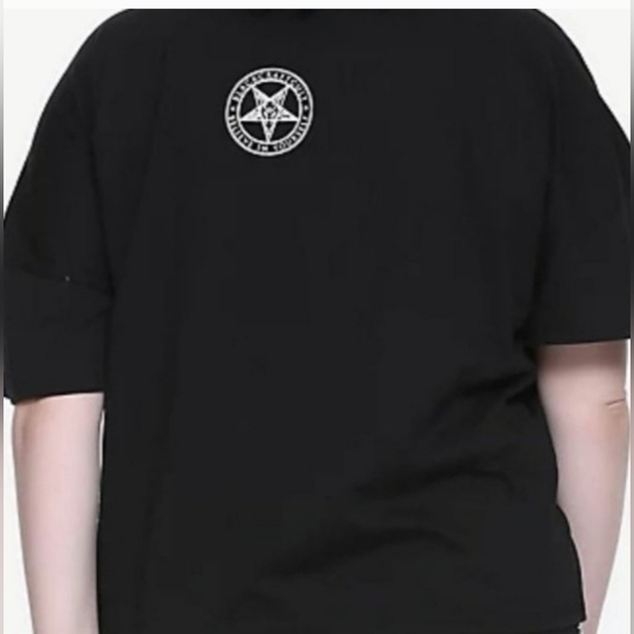 HOT TOPIC Blackcraft Crop Hook & Eye Graphic Tee Size 3 - Picture 4 of 16